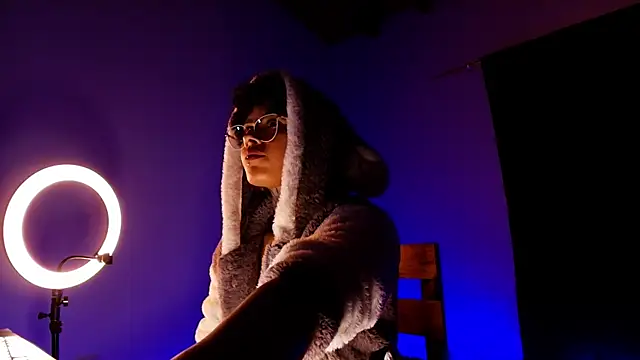 Canela Osada  online show from 04/25/26, 03:31