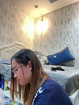 Ponthip online show from 04/24/26, 04:42