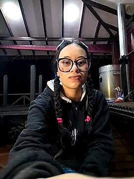 l0lita emi online show from 02/11/26, 10:09