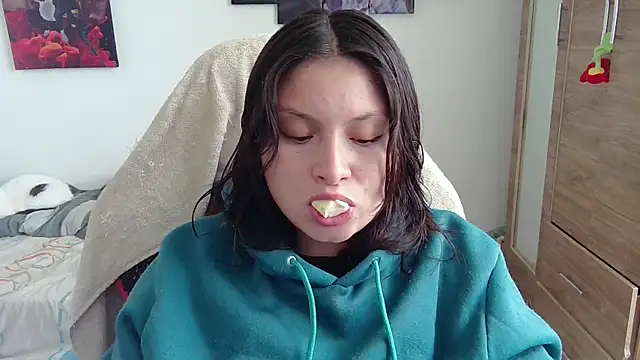 yessica gomez01 online show from 05/18/26, 09:42
