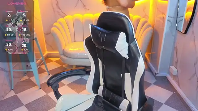 Clhoe b online show from 04/11/26, 08:13