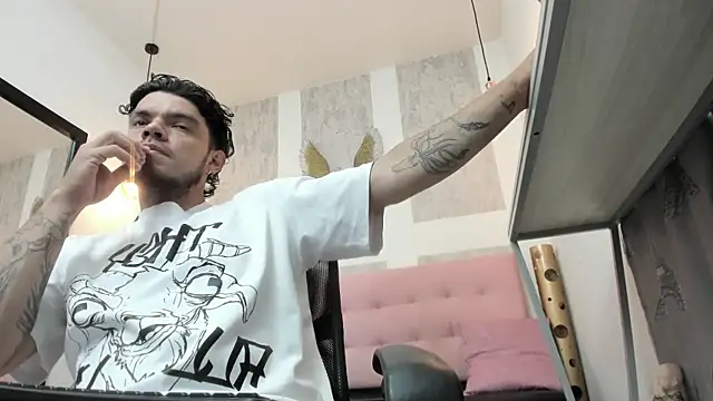 Enzo Turner online show from 01/11/26, 03:33