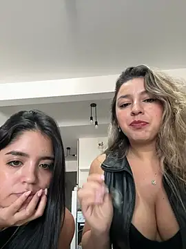 bebitas2  online show from 03/12/26, 06:36