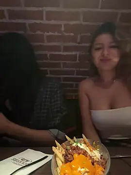 bebitas2  online show from 04/12/26, 10:37