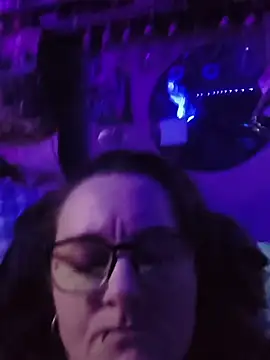 Snapshot of DisireAfterDark chatting on 03/05/26, 10:44 DisireAfterDark online show from 03/05/26, 10:44