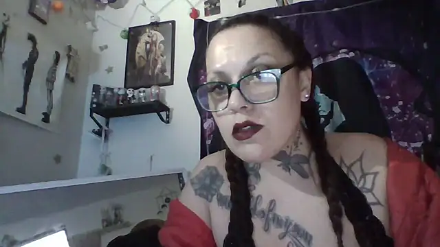 Snapshot of Sillyofm3 chatting on 02/18/26, 10:00 Sillyofm3 online show from 02/18/26, 10:00