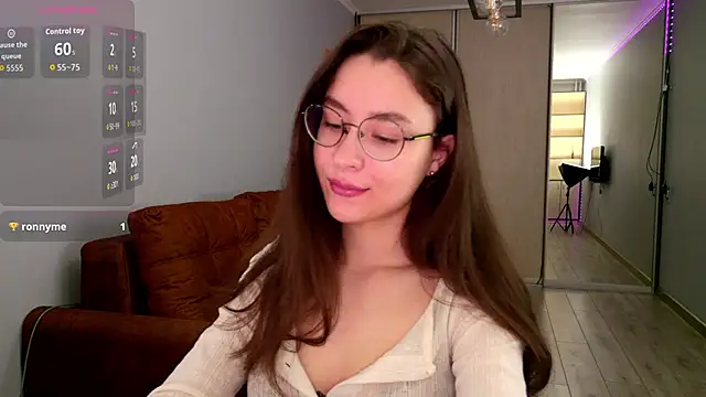 Snapshot of classy____ chatting on 04/28/26, 04:17 classy online show from 04/28/26, 04:17