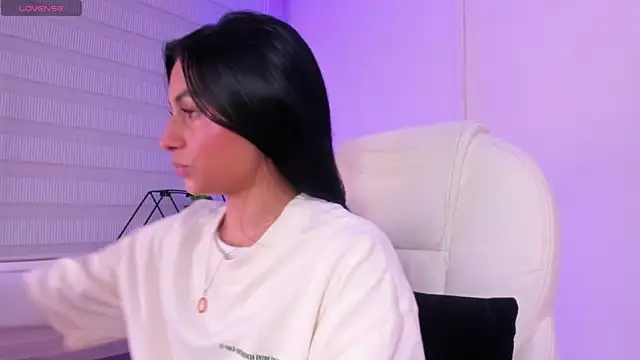 lilith petit  online show from 04/17/26, 01:47