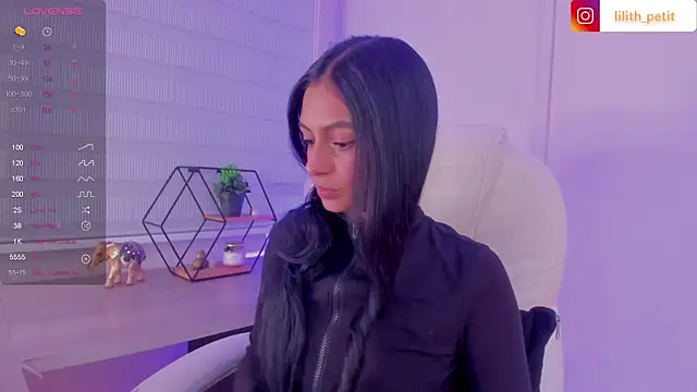 lilith petit  online show from 04/23/26, 08:33