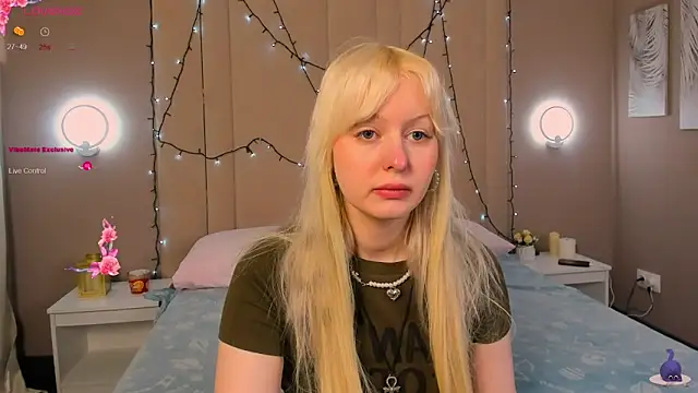 AdeleSilvy online show from 04/08/26, 01:49