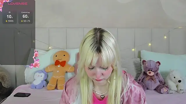 Snapshot of AdeleSilvy chatting on 06/05/26, 01:45 AdeleSilvy online show from 06/05/26, 01:45