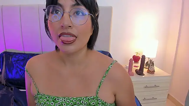 Snapshot of nathy_bush chatting on 06/03/26, 08:03 nathy bush online show from 06/03/26, 08:03