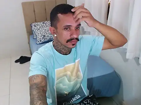 Snapshot of lipegonzalezz chatting on 02/21/26, 02:51 lipegonzalezz online show from 02/21/26, 02:51