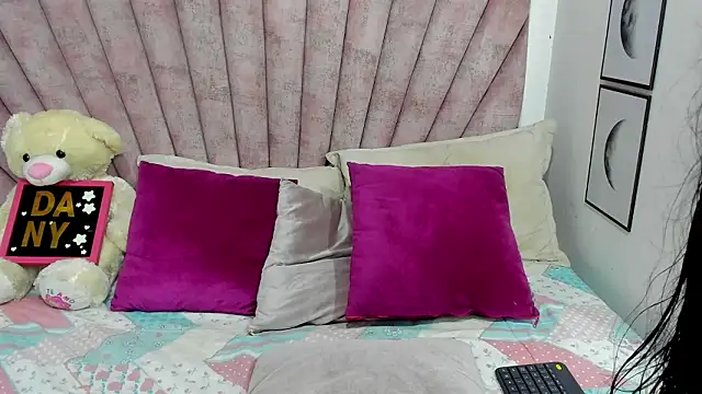 Snapshot of danibellucii_ chatting on 02/25/26, 03:38 danibellucii online show from 02/25/26, 03:38