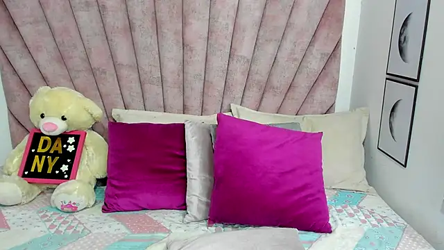 Snapshot of danibellucii_ chatting on 03/01/26, 03:52 danibellucii online show from 03/01/26, 03:52