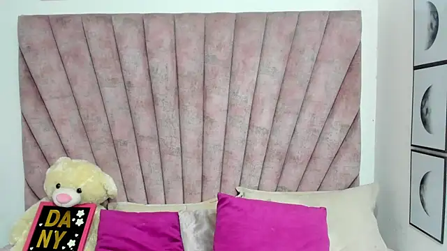 danibellucii  online show from 04/21/26, 08:09