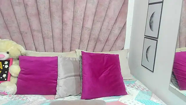 danibellucii  online show from 04/23/26, 03:52