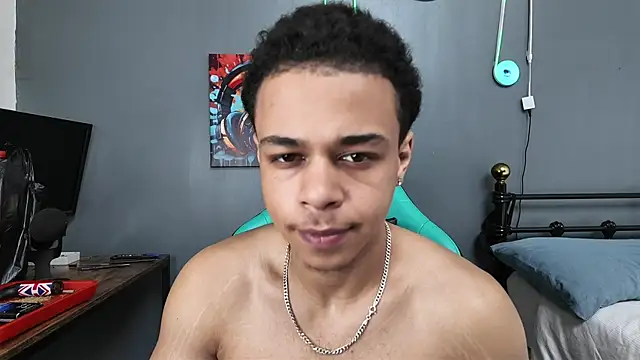 Snapshot of l-laross chatting on 05/12/26, 02:58 l-laross online show from 05/12/26, 02:58