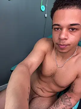 Snapshot of l-laross chatting on 05/21/26, 01:18 l-laross online show from 05/21/26, 01:18