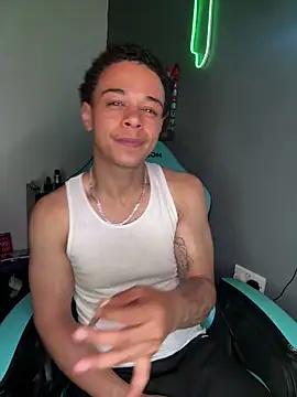 Snapshot of l-laross chatting on 06/17/26, 11:38 l-laross online show from 06/17/26, 11:38