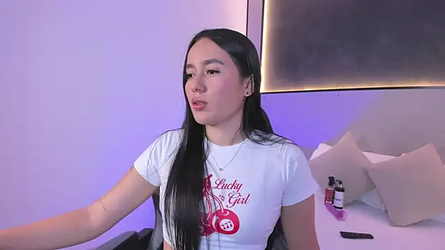 Snapshot of mia_slora chatting on 06/11/26, 12:14 mia slora online show from 06/11/26, 12:14