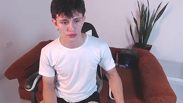 Snapshot of DarrenColleen chatting on 02/18/26, 10:28 DarrenColleen online show from 02/18/26, 10:28