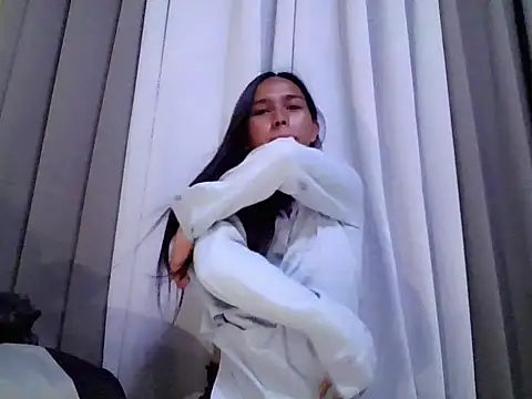 LOVELYMAYUMIE online show from 03/23/26, 12:20