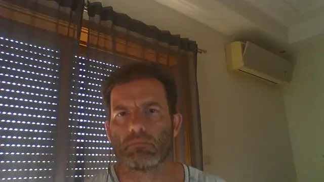 Snapshot of _grj1 chatting on 06/25/26, 04:22 grj1 online show from 06/25/26, 04:22