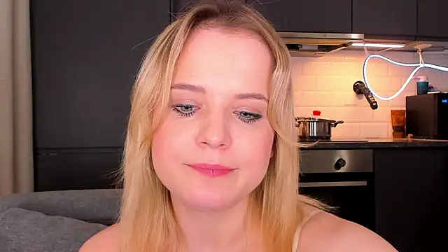 Snapshot of JessicaBeverly_ chatting on 04/25/26, 01:41 JessicaBeverly online show from 04/25/26, 01:41