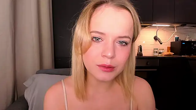 Snapshot of JessicaBeverly_ chatting on 04/27/26, 06:44 JessicaBeverly online show from 04/27/26, 06:44