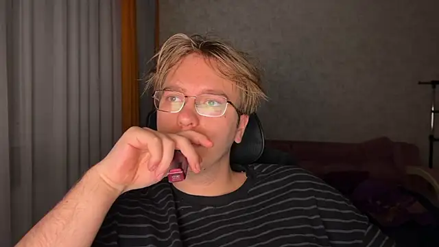 Snapshot of HairyVit chatting on 02/03/26, 04:10 HairyVit online show from 02/03/26, 04:10