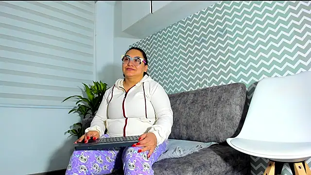 nailon karol11 online show from 07/22/26, 11:51