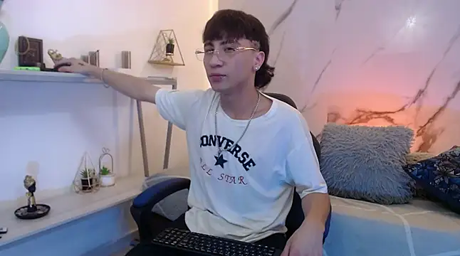 XanderGrey8 online show from 04/23/26, 07:05