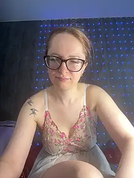 Snapshot of coy_girl_ chatting on 02/17/26, 11:18 coy girl online show from 02/17/26, 11:18