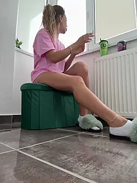 Missolevelvet online show from 03/24/26, 09:25