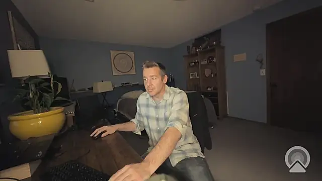 chrisw8140 online show from 04/23/26, 01:29