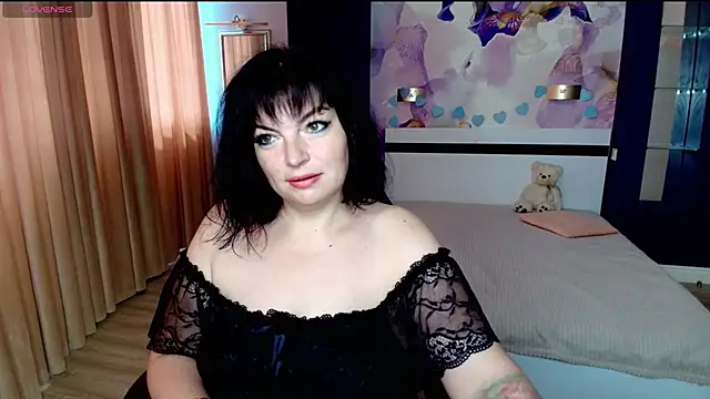 Victoria booth online show from 07/16/26, 12:00