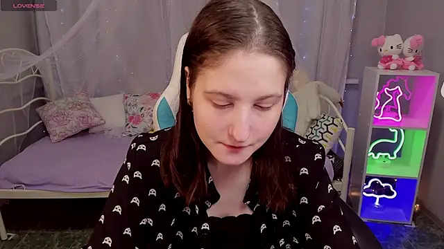 Snapshot of KiraDuvall chatting on 01/13/26, 04:56 KiraDuvall online show from 01/13/26, 04:56