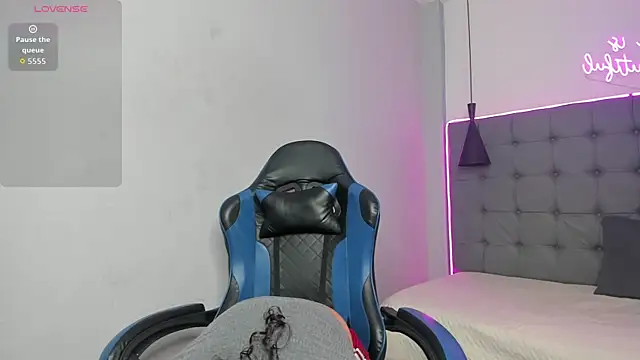 scarletcherry18 online show from 04/16/26, 04:02