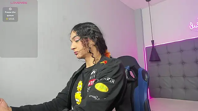 scarletcherry18 online show from 04/17/26, 03:31