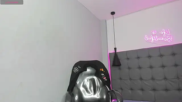 scarletcherry18 online show from 07/10/26, 04:17