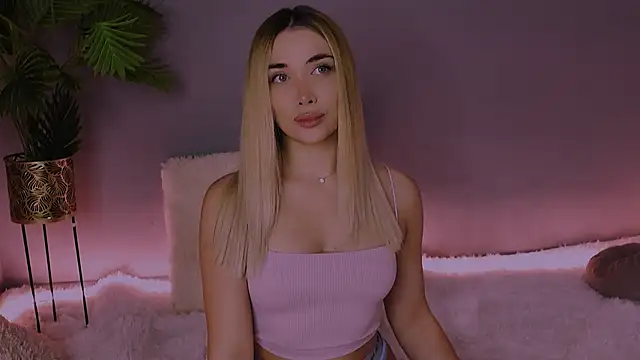 Snapshot of moniquess chatting on 01/12/26, 10:09 moniquess online show from 01/12/26, 10:09