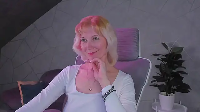 Julie Lucas online show from 03/28/26, 08:58