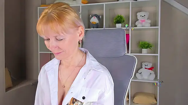 Julie Lucas online show from 04/02/26, 12:52