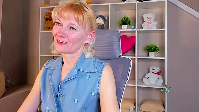 Julie Lucas online show from 04/07/26, 12:33