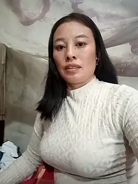 Snapshot of kaia-cam chatting on 01/18/26, 04:05 kaia-cam online show from 01/18/26, 04:05