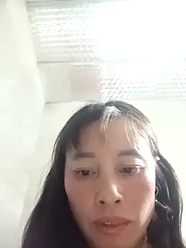 Snapshot of kaia-cam chatting on 02/13/26, 09:27 kaia-cam online show from 02/13/26, 09:27