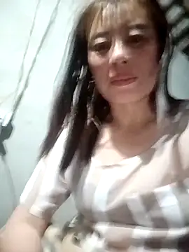 Snapshot of kaia-cam chatting on 02/28/26, 02:18 kaia-cam online show from 02/28/26, 02:18