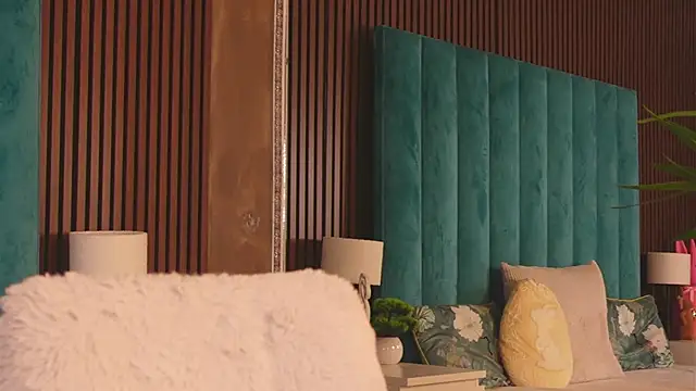 AnyaHappiness online show from 04/10/26, 05:45