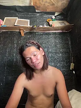 Snapshot of HugeAgatha chatting on 02/15/26, 05:26 HugeAgatha online show from 02/15/26, 05:26